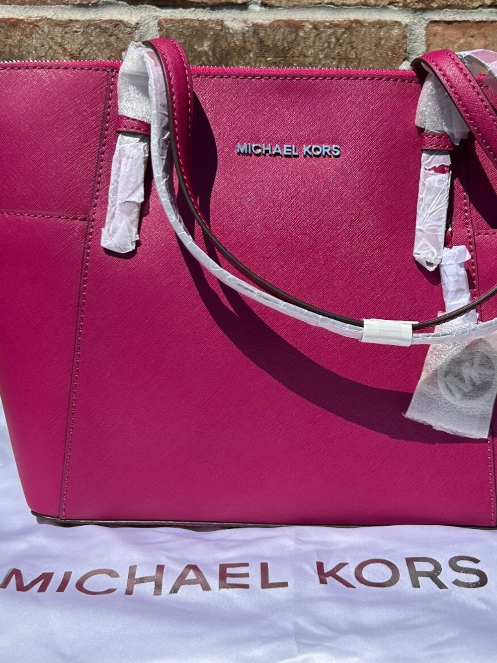 Michael Kors Jet Set EW TZ East West Top Zip Tote.